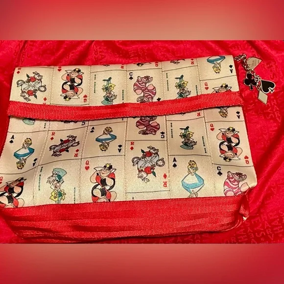 Harveys Seatbelt Bags X Disney - Queen of Hearts Foldover Purse - Picture 1 of 11